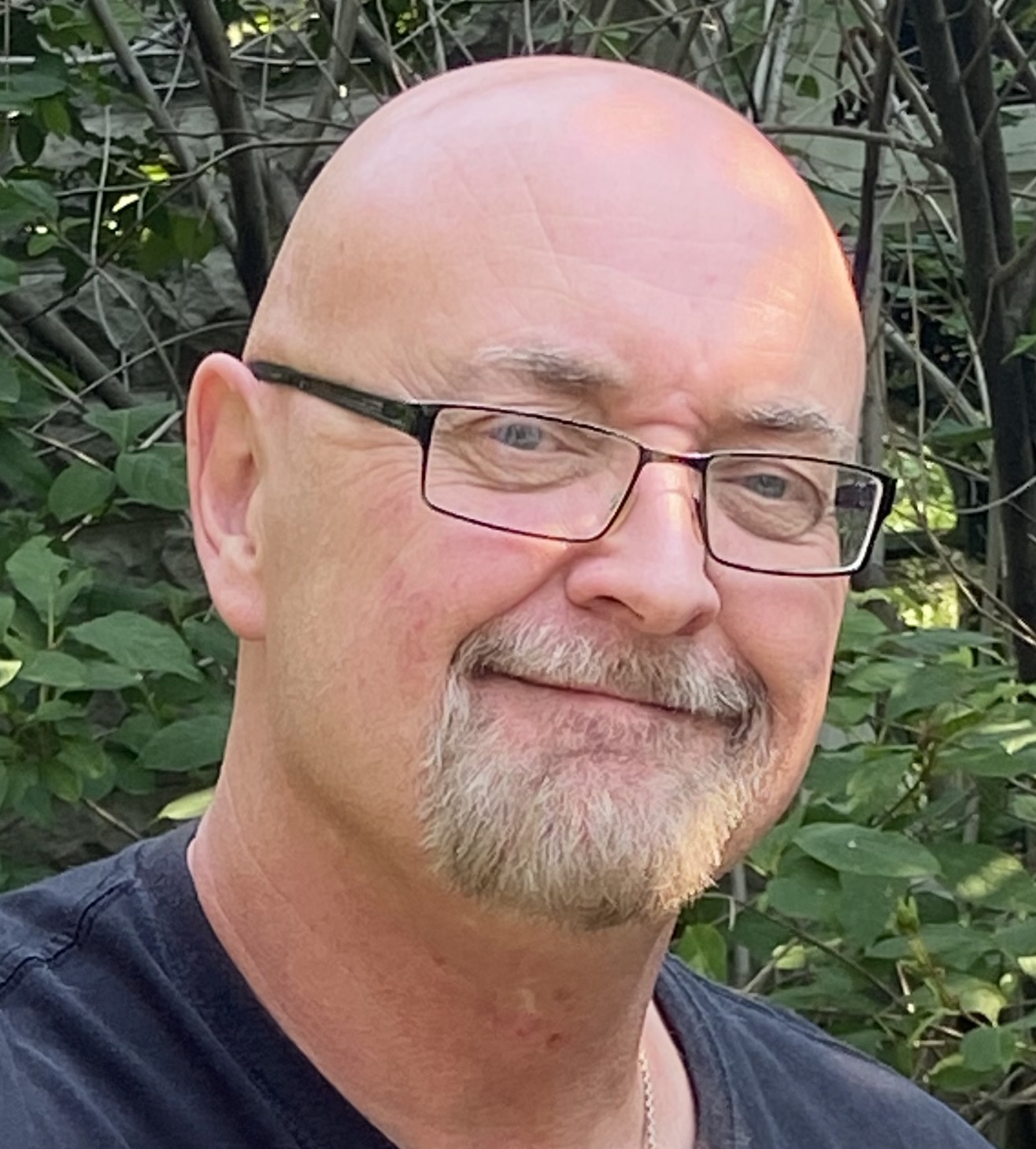 David Martin returns to read poetry and perform with The Fragments